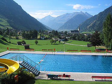 Sonnblick outdoor pool in Rauris